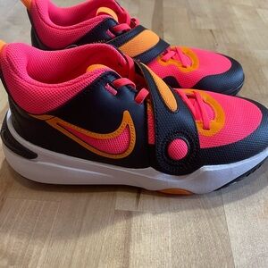 Girls/boys 5Y (WOMENS 6.5) Nike shoes!